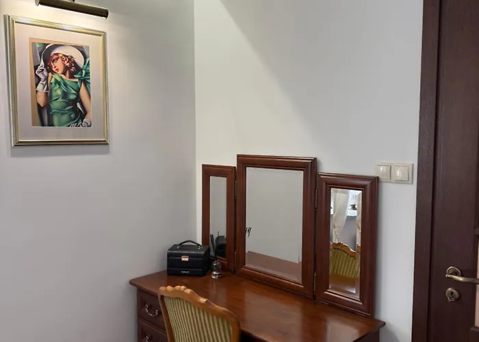 Antique Centrum Apartment Pruszkow